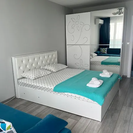 Lazur Sea 2bd Apartment