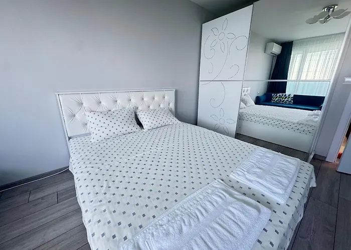 Lazur Sea 2bd Apartment *