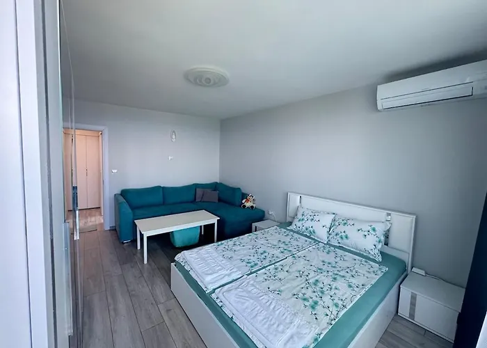 Lazur Sea 2bd Apartment